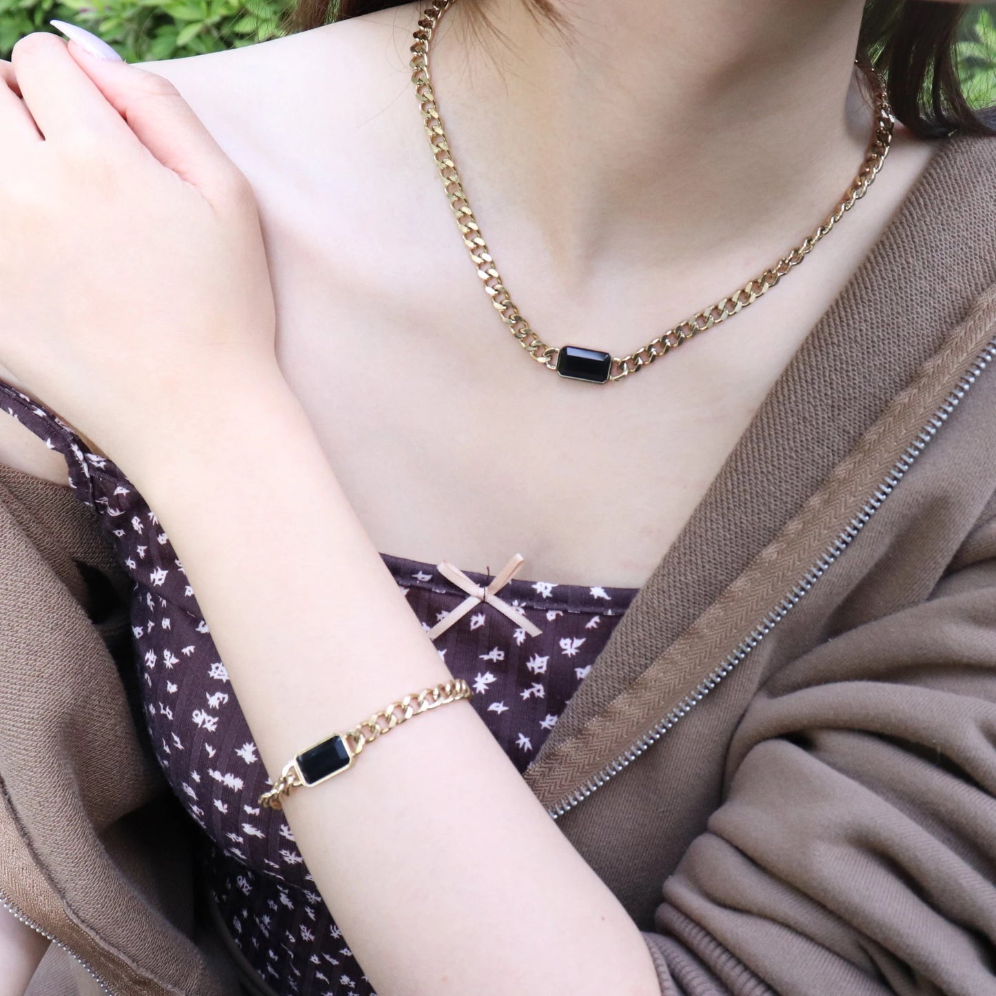 BLACK CHARM ХҮЗҮҮНИЙ ЗҮҮЛТ